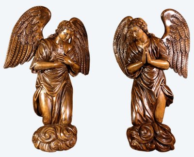 Grande paire d’anges ailés en adoration, XVIIIe siècle