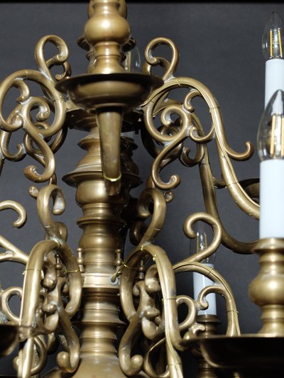 Dutch chandelier with 12 lights