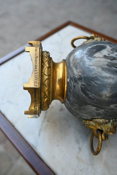 Coppia di vasi in marmo blu turchese , Luigi XVI, Duchesse de Beauffremont