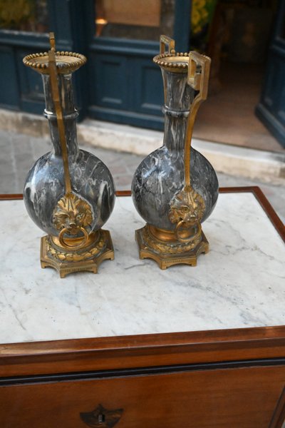 Coppia di vasi in marmo blu turchese , Luigi XVI, Duchesse de Beauffremont