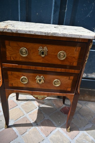 Petite commode estampillée de Bury d époque Louis XVI