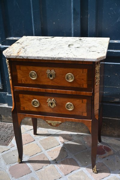 Petite commode estampillée de Bury d époque Louis XVI