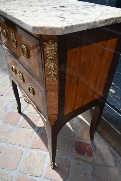 Petite commode estampillée de Bury d époque Louis XVI