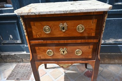 Petite commode estampillée de Bury d époque Louis XVI