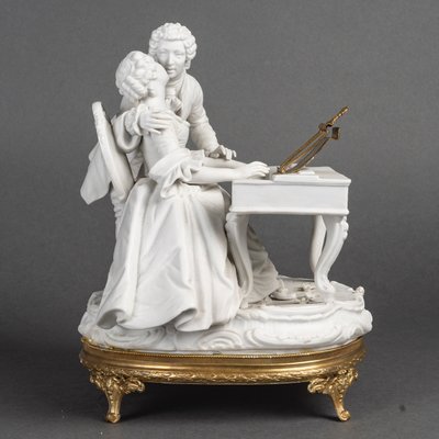 Une sculpture romantique en biscuit, fin XIXème siècle 