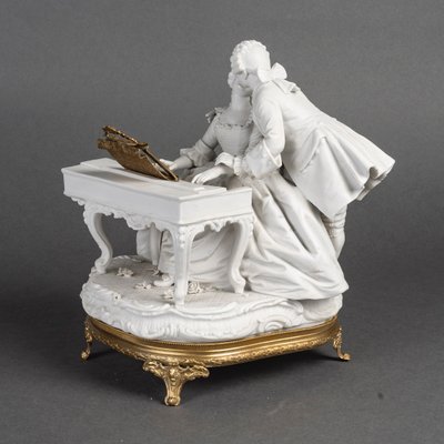 Une sculpture romantique en biscuit, fin XIXème siècle 
