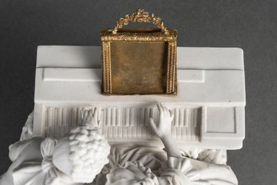 Une sculpture romantique en biscuit, fin XIXème siècle 