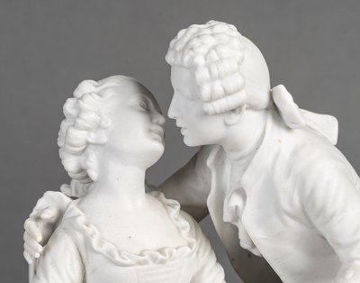 Une sculpture romantique en biscuit, fin XIXème siècle 