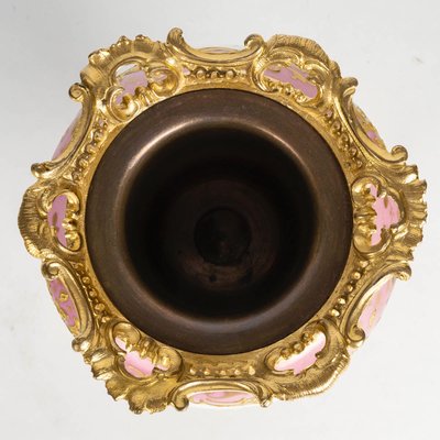 Un vase en porcelaine de Sévres, fin XIXème siècle 