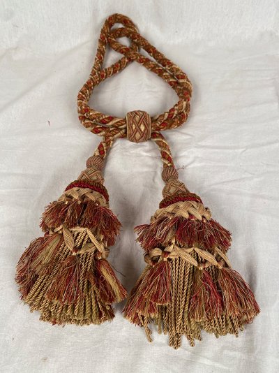 Satz von sechs Raffhaltern mit zwei Quasten, XIX.