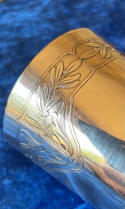 Floral frieze tumbler.