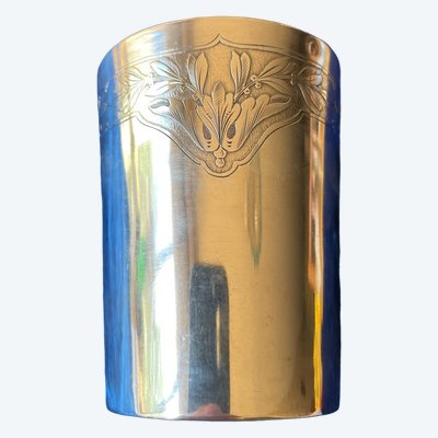 Floral frieze tumbler.