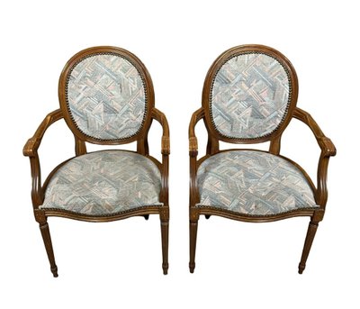 Paire de fauteuils louis XVI a dossiers médaillons 