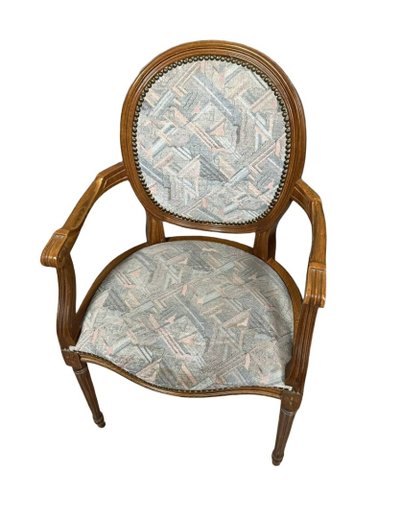 Paire de fauteuils louis XVI a dossiers médaillons 