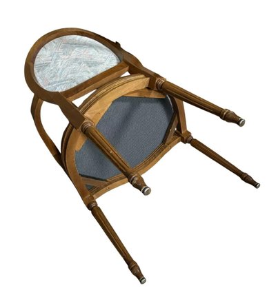 Paire de fauteuils louis XVI a dossiers médaillons 