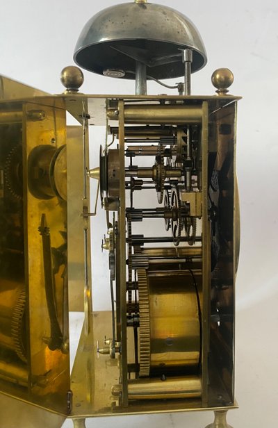 CAPUCINE-UHR MIT SCHLAGWERK UND WECKER, UM 1800