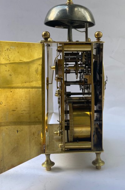 CAPUCINE-UHR MIT SCHLAGWERK UND WECKER, UM 1800