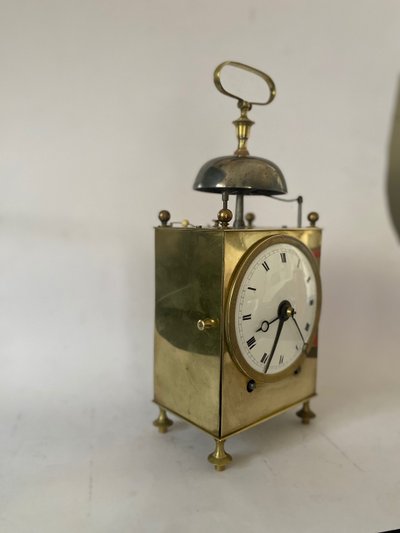 CAPUCINE-UHR MIT SCHLAGWERK UND WECKER, UM 1800