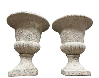 Paire de grands vases Médicis en pierre reconstituée époque début XXème