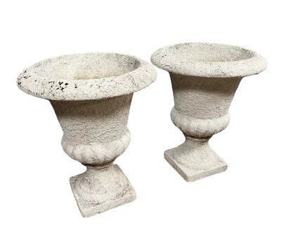 Paire de grands vases Médicis en pierre reconstituée époque début XXème