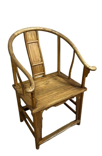 Chine XXeme : Fauteuil à dossier en fer à cheval en bois naturel de style Ming 