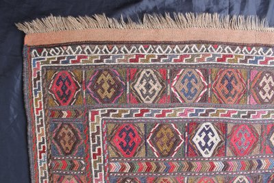 Kilim rug in wool with geometric decoration 20th century d : 103 x 203 cm