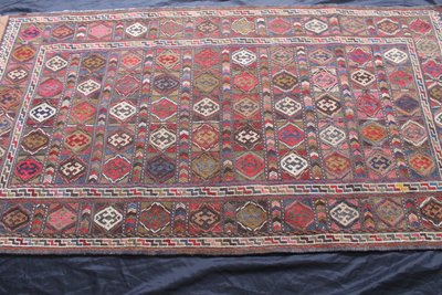 Kilim rug in wool with geometric decoration 20th century d : 103 x 203 cm