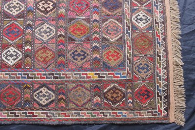 Kilim rug in wool with geometric decoration 20th century d : 103 x 203 cm