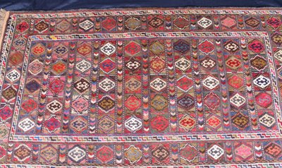 Kilim rug in wool with geometric decoration 20th century d : 103 x 203 cm