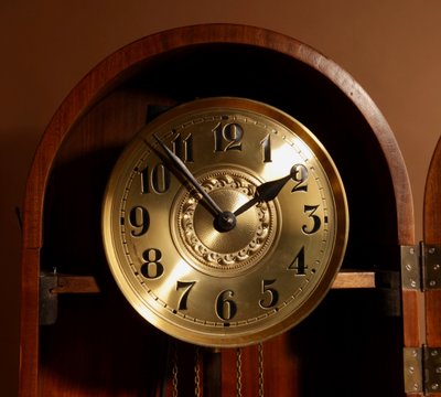  Orologio da pavimento Gustav Becker Art Déco in noce tedesco, 1920 circa