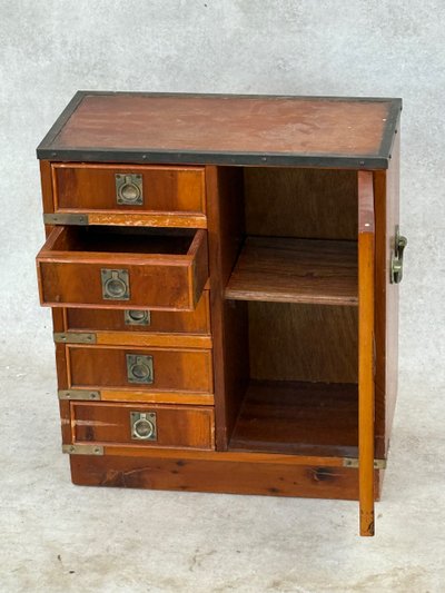 Doll cabinet