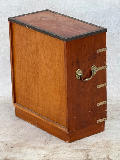 Doll cabinet