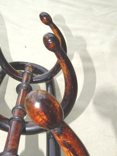 Porte- manteaux et chapeaux mural à 3 esses de KOHN , vers 1910-no Thonet -