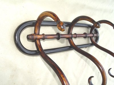 Porte- manteaux et chapeaux mural à 3 esses de KOHN , vers 1910-no Thonet -