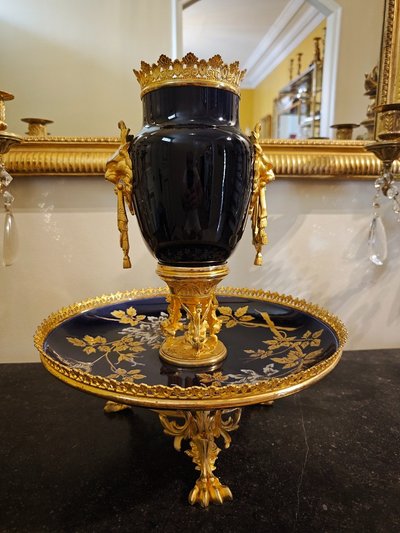 Ciotola in fine terracotta blu con decorazione floreale Montata in bronzo dorato Sarreguemines XIX secolo