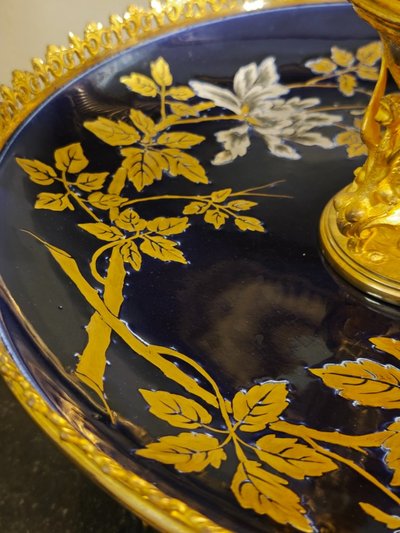 Ciotola in fine terracotta blu con decorazione floreale Montata in bronzo dorato Sarreguemines XIX secolo