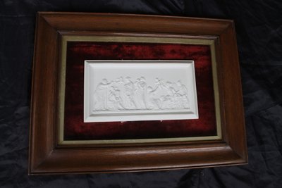 Paire de gypseries bas reliefs avec décor à l'Antique époque fin 19ème encadrées 