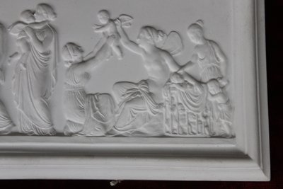Paire de gypseries bas reliefs avec décor à l'Antique époque fin 19ème encadrées 