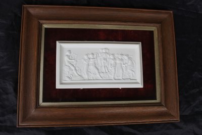 Paire de gypseries bas reliefs avec décor à l'Antique époque fin 19ème encadrées 