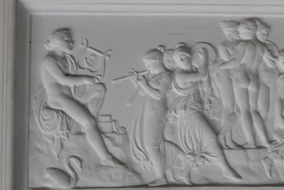 Paire de gypseries bas reliefs avec décor à l'Antique époque fin 19ème encadrées 