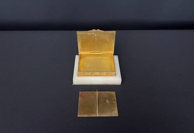 Scatola per francobolli in bronzo dorato su base di marmo, Francia, XIX secolo