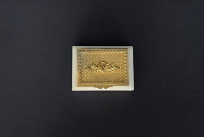Scatola per francobolli in bronzo dorato su base di marmo, Francia, XIX secolo