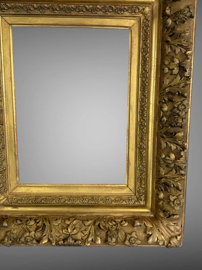RICHLY SCULPTTED 19th CENTURY FRAME IN WOOD AND GILDED STUC FOR PAINTING 39 cm x 29 cm