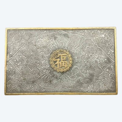 Boîte ancienne chinoise en étain et laiton doré – Dragons & symboles de longévité 
