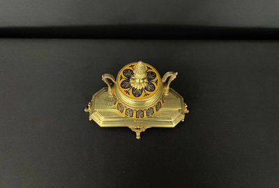 Encrier en bronze doré et émail cloisonné – style Napoléon III, XIXe siècle 