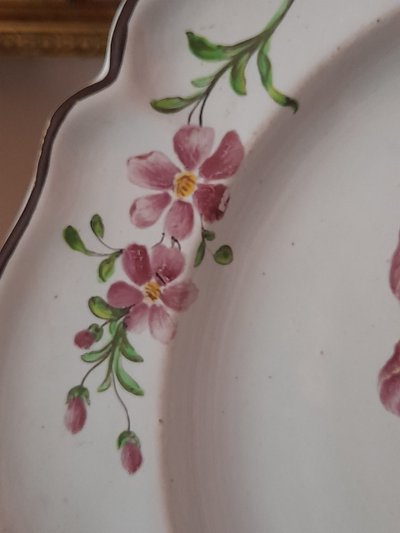Manufacture de Kiel Allemagne  assiette  œillet  pourpre 25 cm