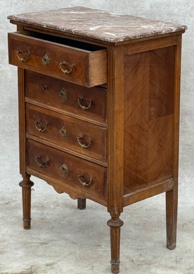 Chest of drawers