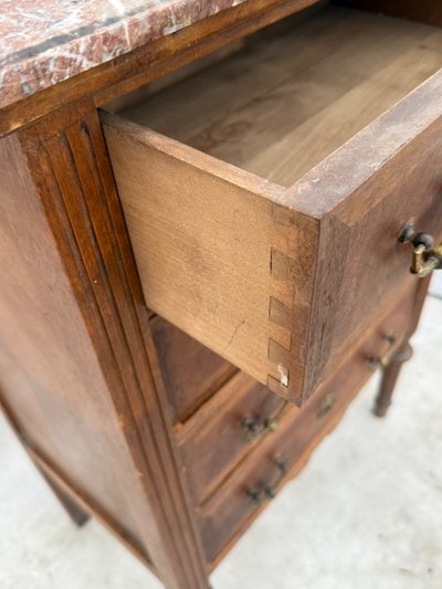 Chest of drawers