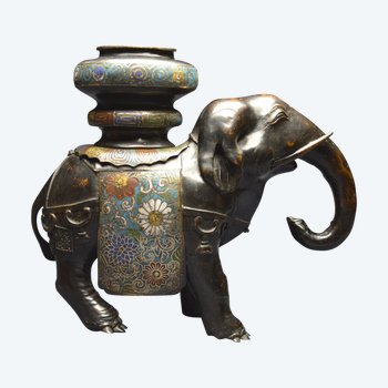 Japon, Ère Meiji (1868 - 1912), Grand brûle-encens à forme d'éléphant en bronze et émaux cloisonnés