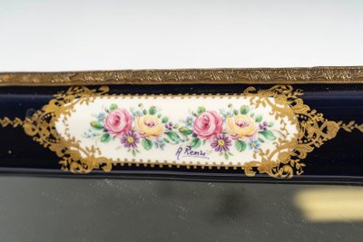 Un miroir de table en porcelaine, début XXè siècle 